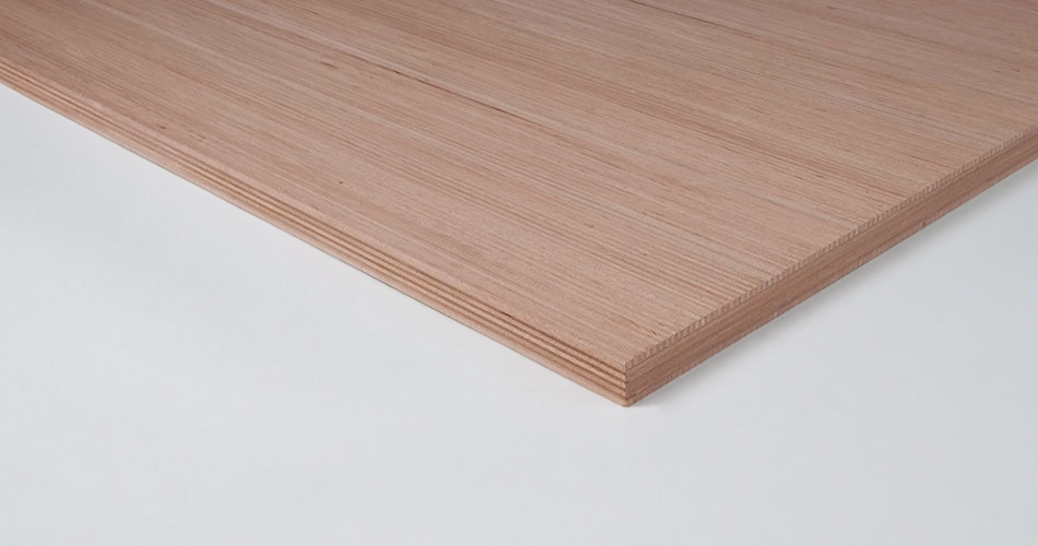 Plexwood® Characteristics of cross-glued composite plywood decking veneer on two sides of a substrate
